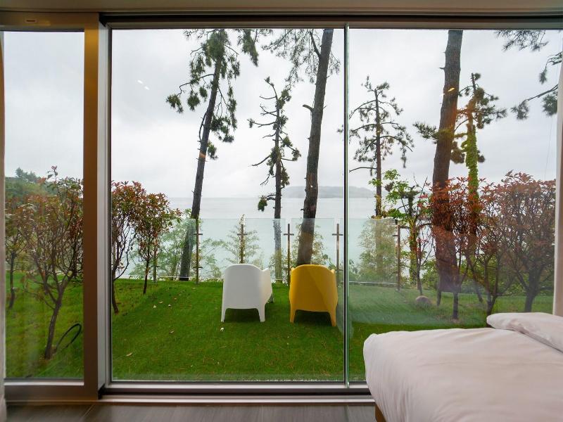 Laterrace Cove Suite image