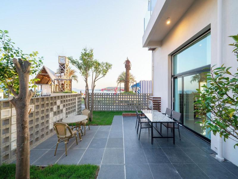 Laterrace Cove Suite image