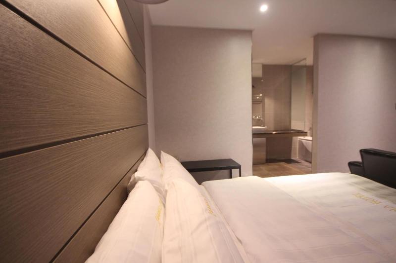 Paradise Hotel image