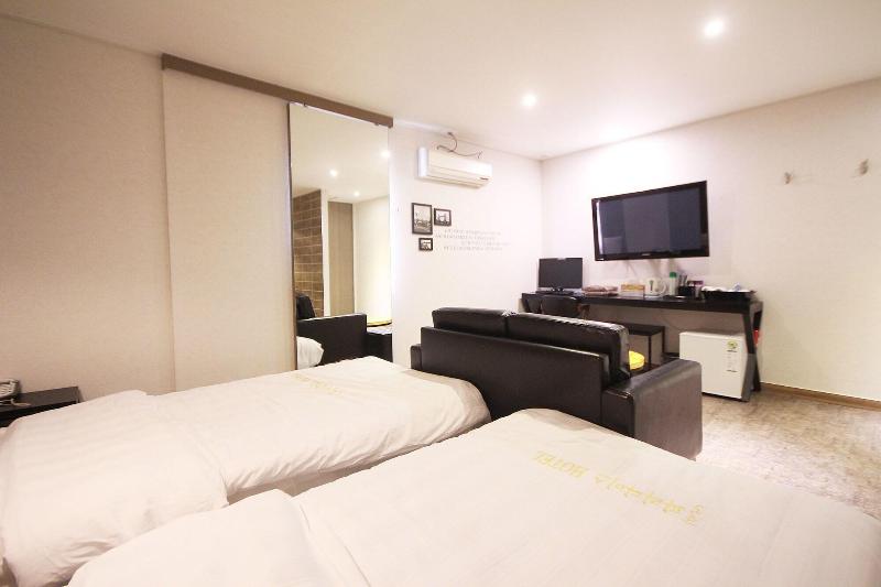 Paradise Hotel image