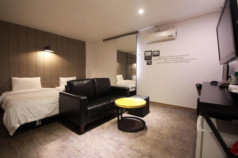 Paradise Hotel image