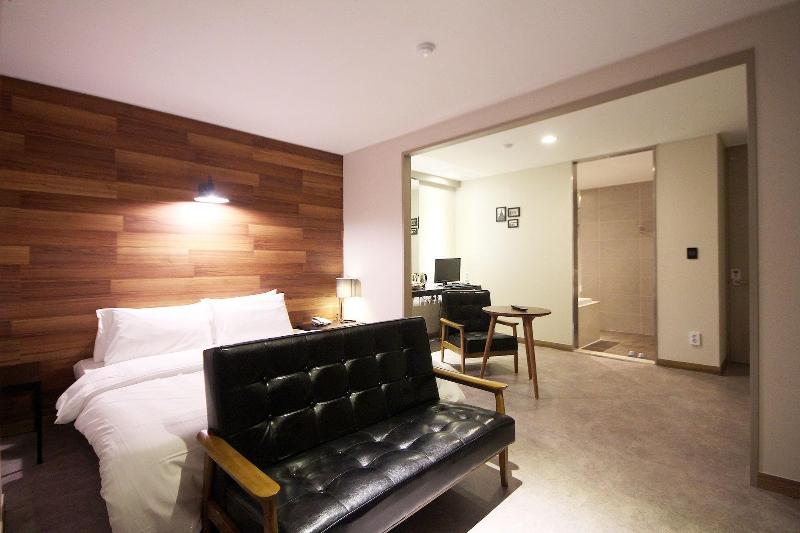 Paradise Hotel image