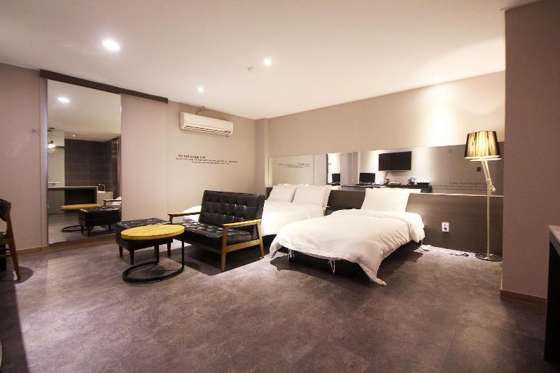 Paradise Hotel image