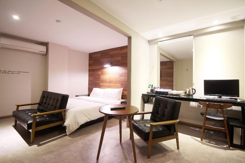 Paradise Hotel image
