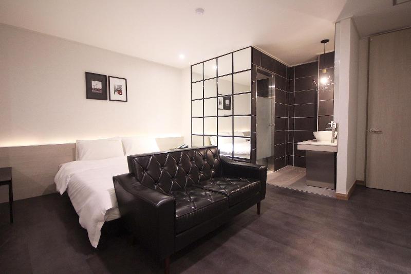 Paradise Hotel image