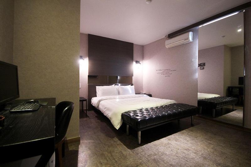 Paradise Hotel image