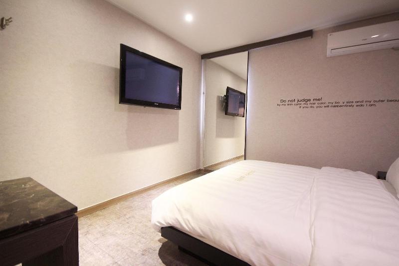 Paradise Hotel image