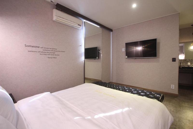 Paradise Hotel image