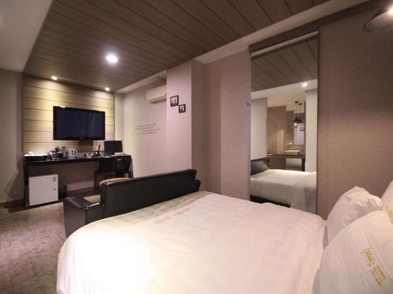 Paradise Hotel image