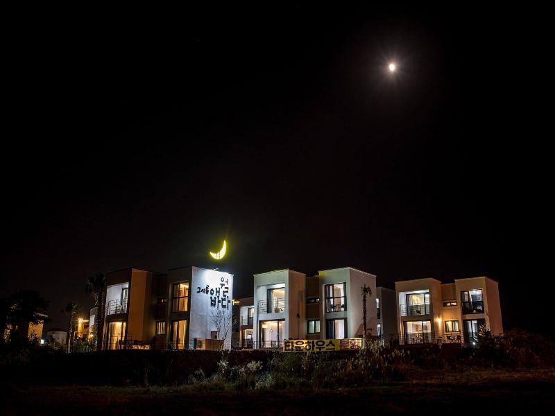 Aewol Bada Town House
