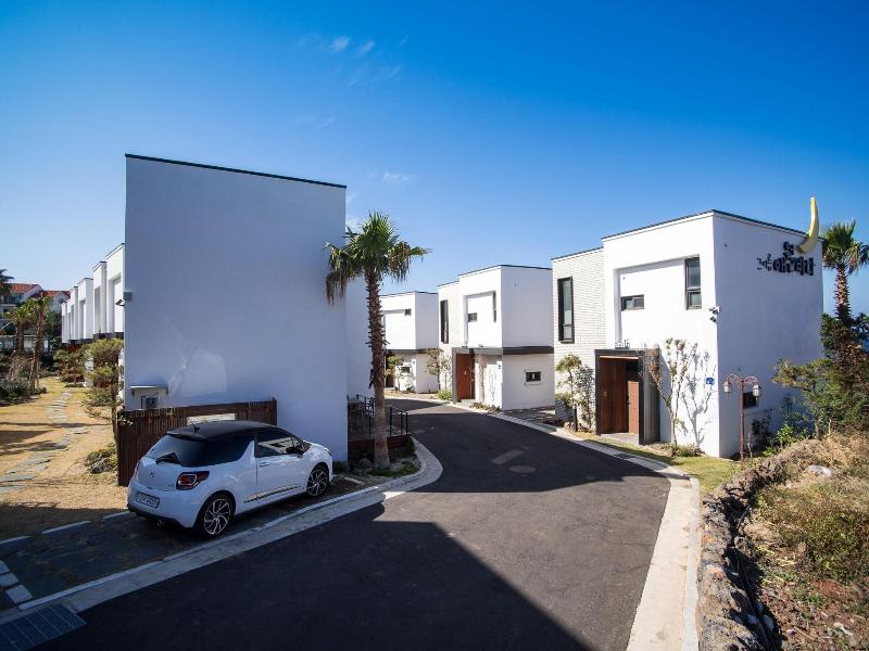 Aewol Bada Town House