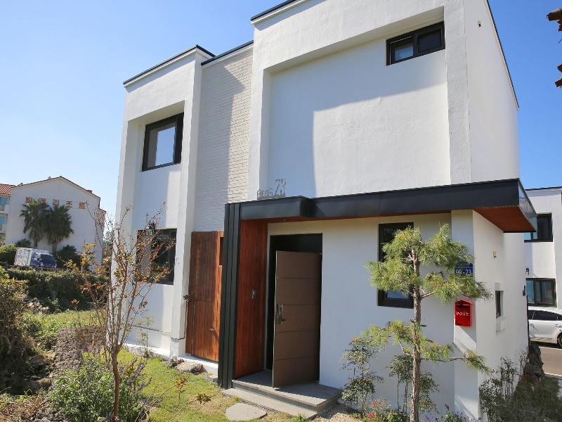Aewol Bada Town House