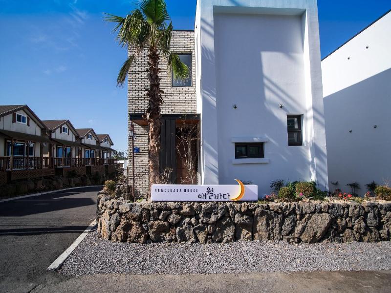 Aewol Bada Town House