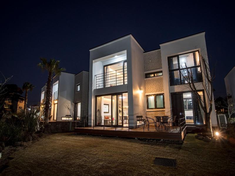 Aewol Bada Town House