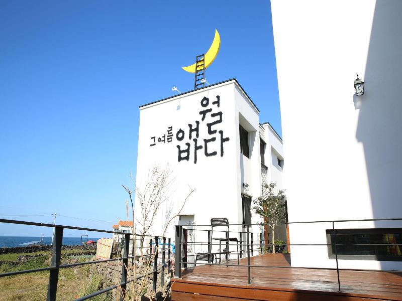 Aewol Bada Town House