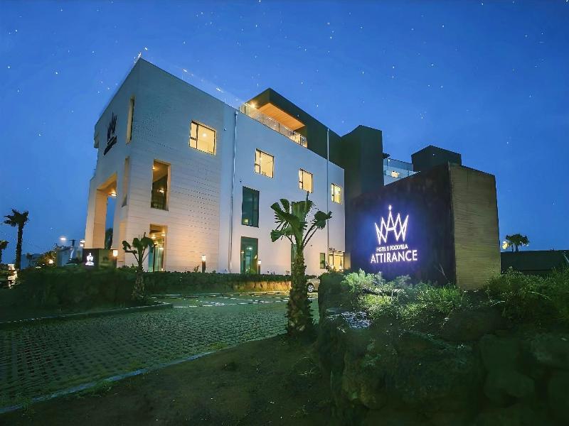 Hotel & Pool Villa Attirance