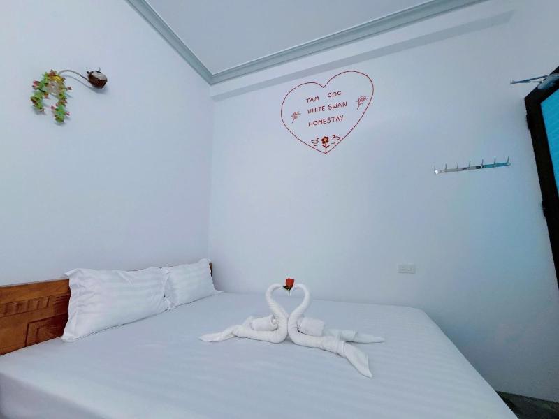 Tamcoc White Swan Hostel image