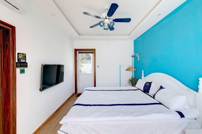 Gubei Water Town Revolution Hotel image