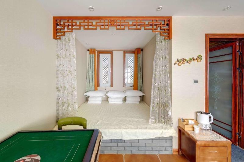 Gubei Water Town Revolution Hotel image