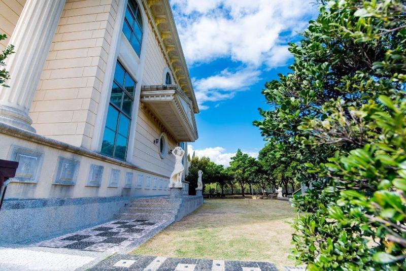 Whales Mountain & Seaview Resort image