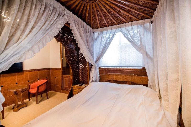 Whales Mountain & Seaview Resort image