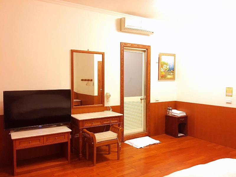 Whales Mountain & Seaview Resort image