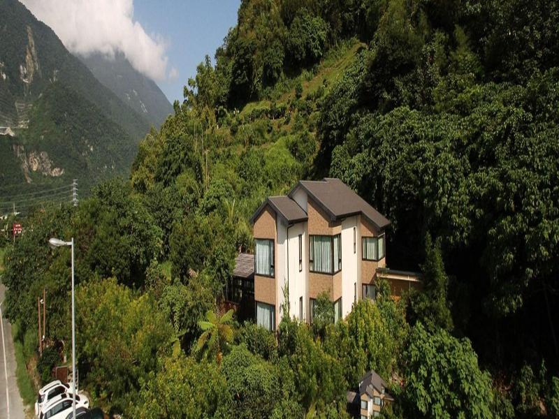Crossing The Rainbow Bridge B&B