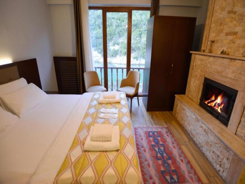 Hill River Hotel image