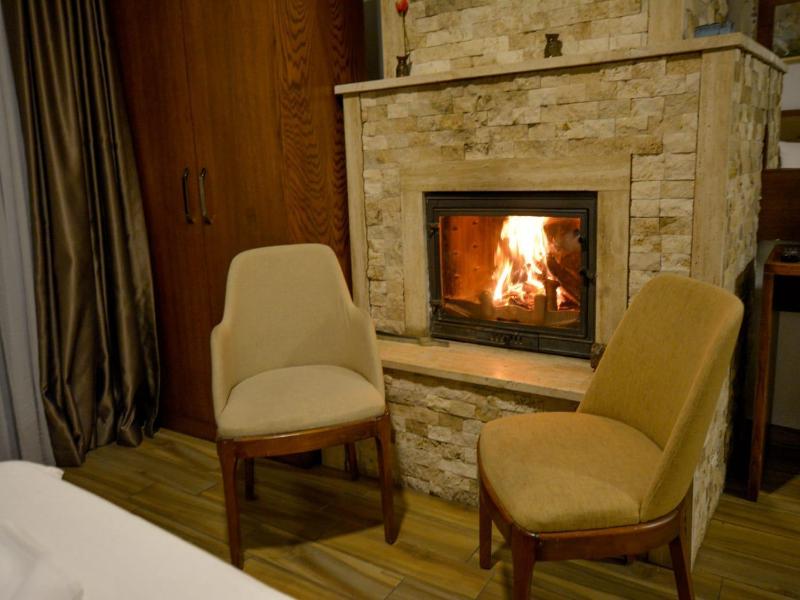 Hill River Hotel image