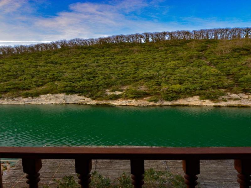 Hill River Hotel image