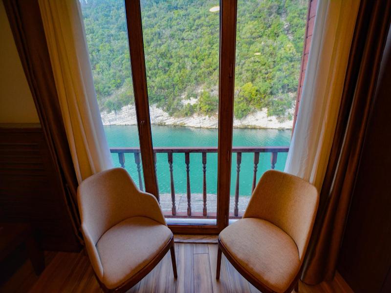 Hill River Hotel image