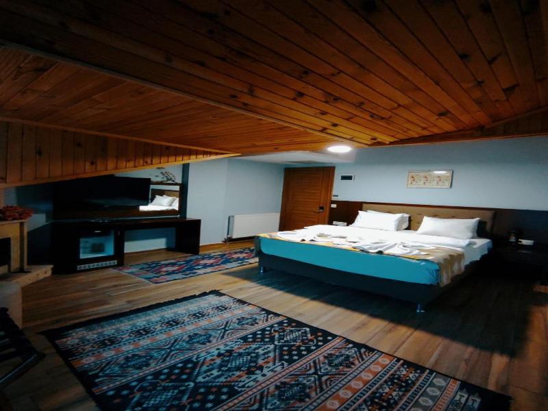 Hill River Hotel image