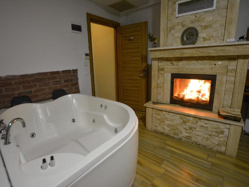 Hill River Hotel image