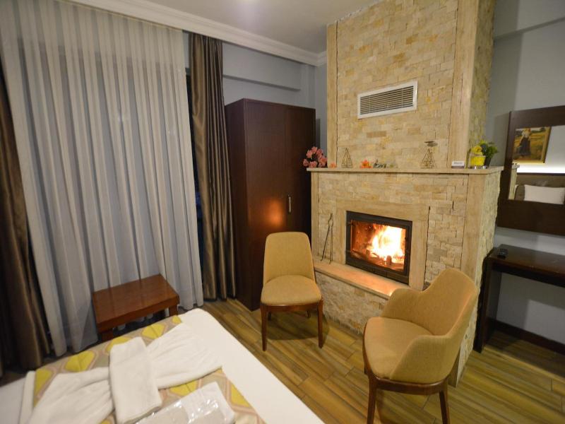 Hill River Hotel image