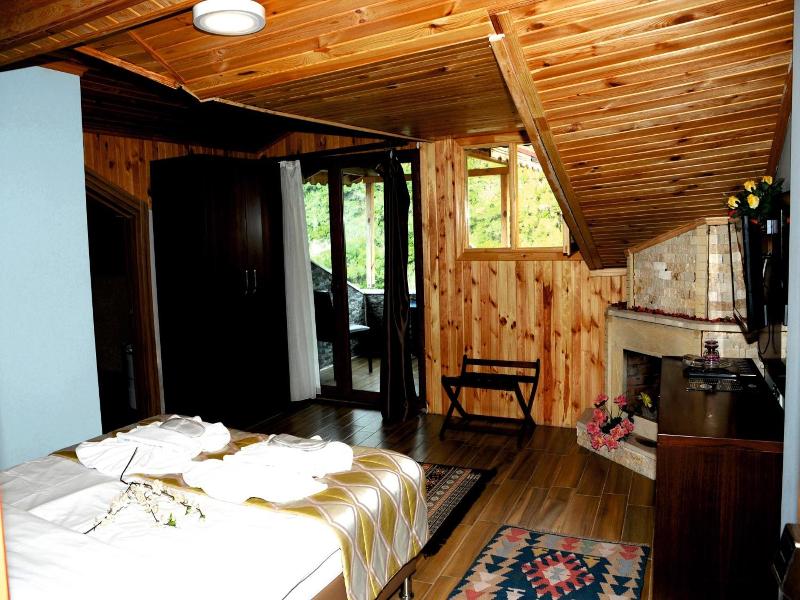 Hill River Hotel image