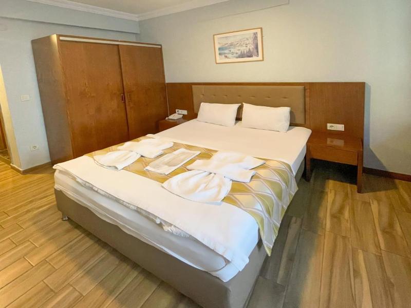 Hill River Hotel image