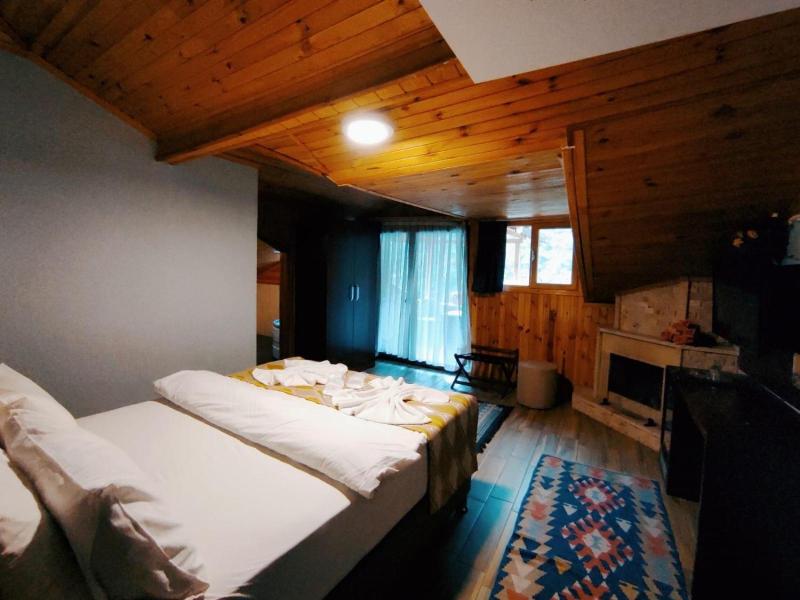 Hill River Hotel image