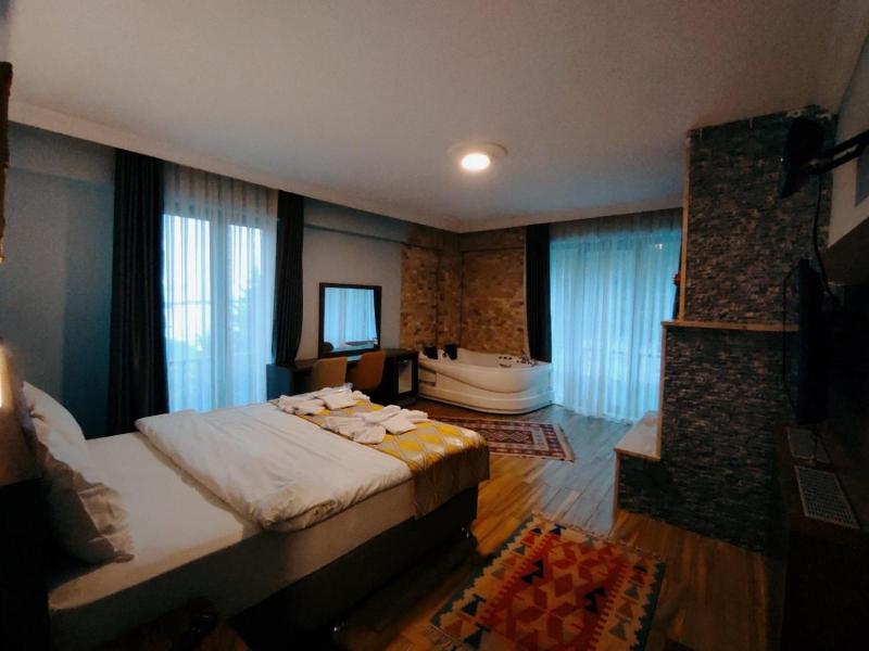 Hill River Hotel image
