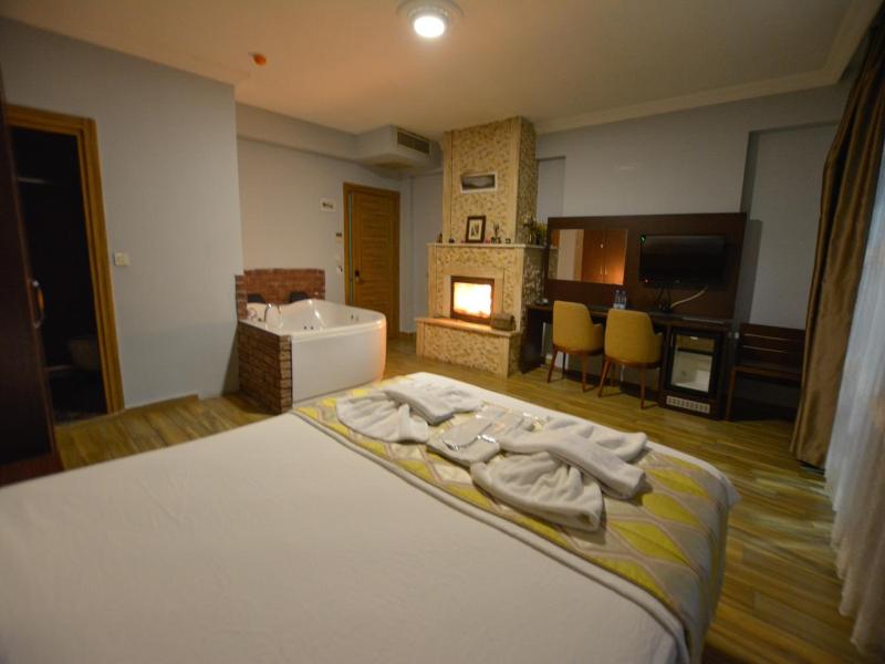 Hill River Hotel image