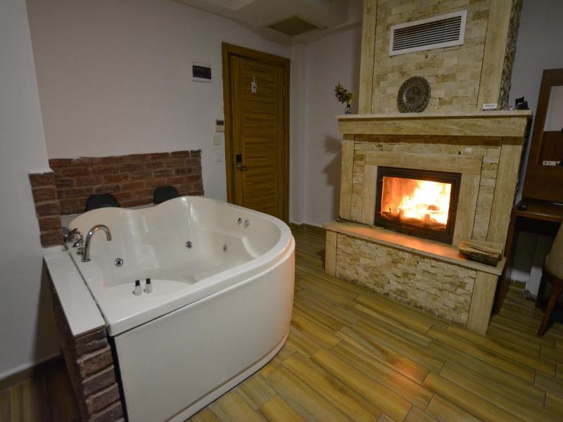Hill River Hotel image