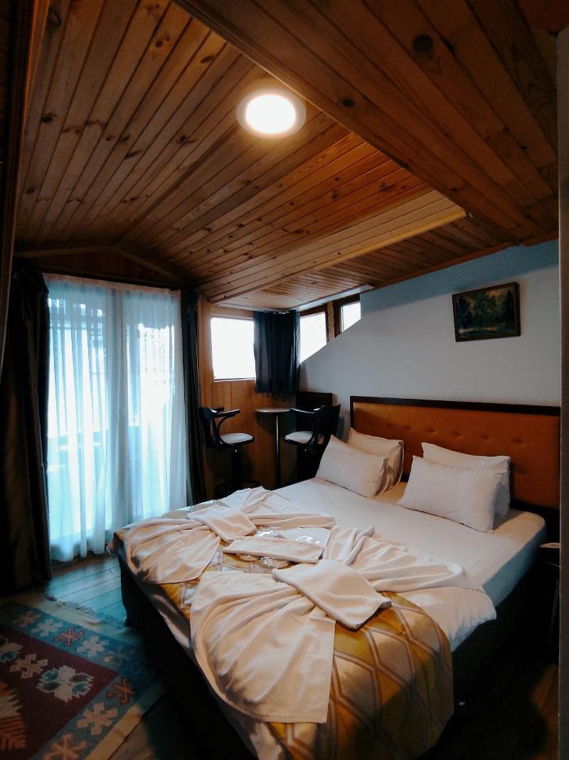 Hill River Hotel image