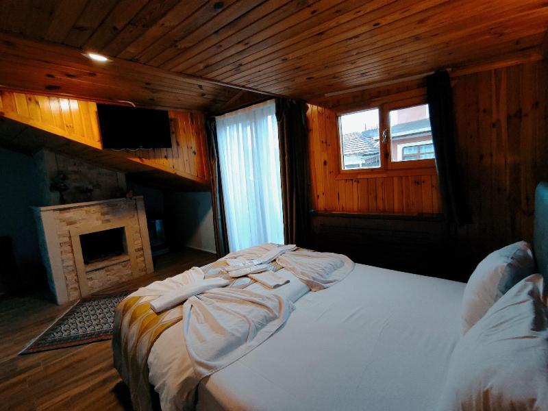 Hill River Hotel image