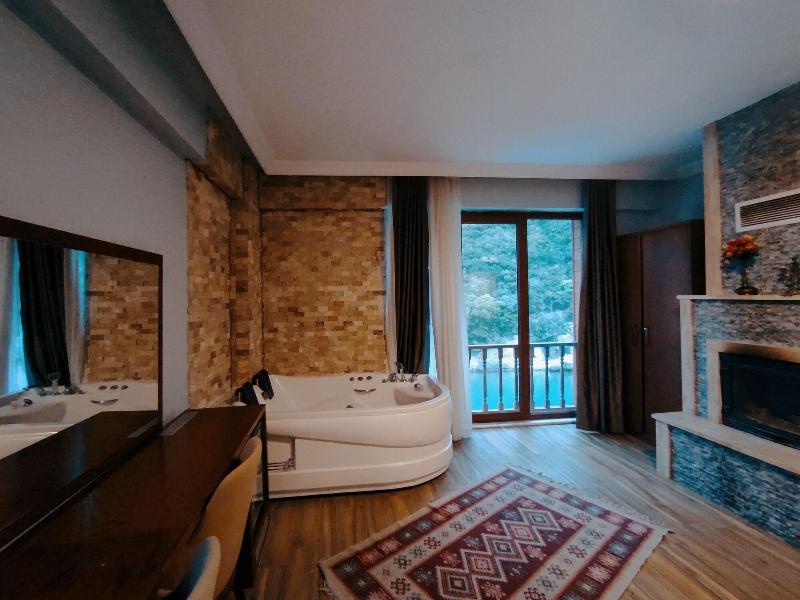 Hill River Hotel image