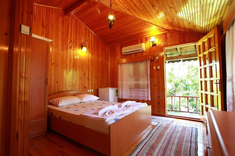 Baris Pension & Bungalows image