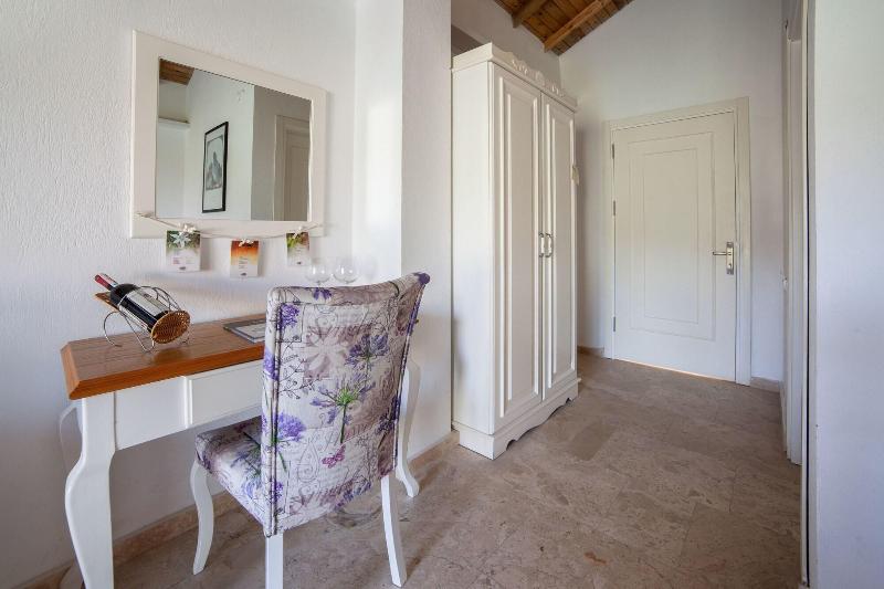 Vinifera Hotel Yedi Bilgeler Vineyards image