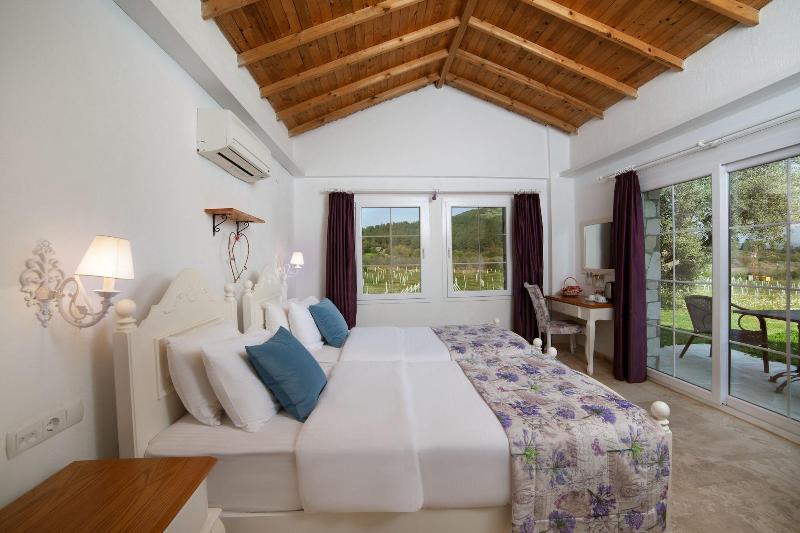 Vinifera Hotel Yedi Bilgeler Vineyards image