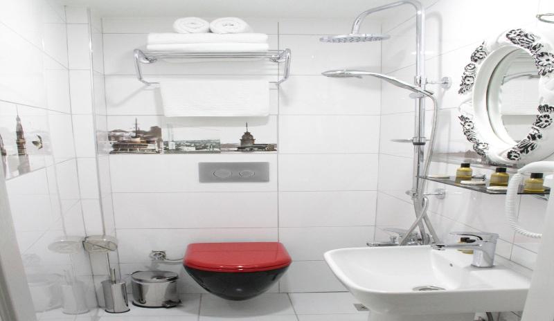 Hotel Ottoman 2 Class image