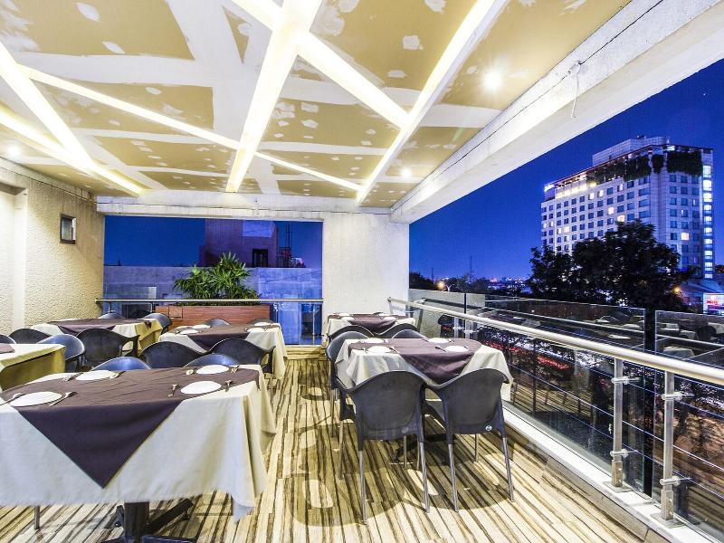 Fabhotel Prime Avenue