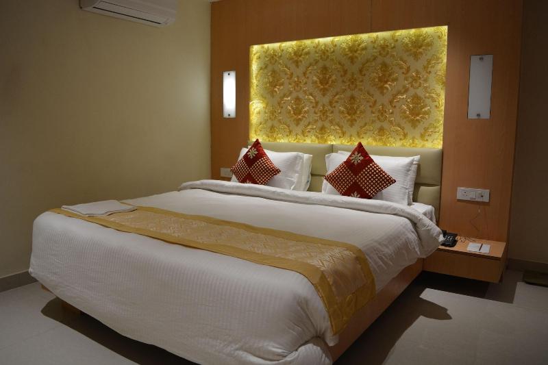 The Red Velvet Hotel image