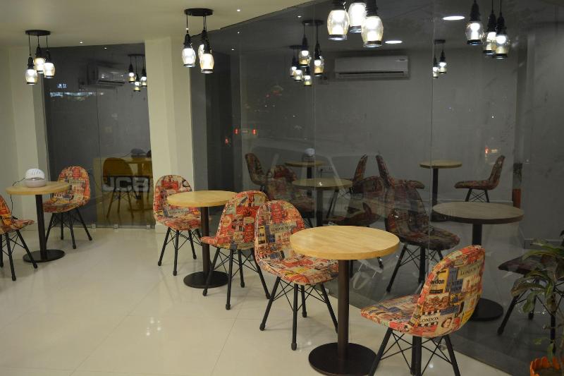 The Red Velvet Hotel image